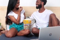 Geisa Santos  e Otavio Oliveira vestem samba canção Lolli Box