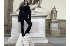 Lina-Zhang-Loggia-dei-Lanzi-25-May-Credits-Juergen-Teller-2-